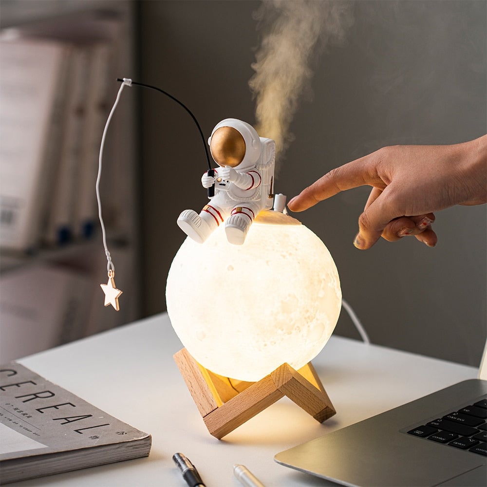 Astronaut On Moon Night Light Humidifier