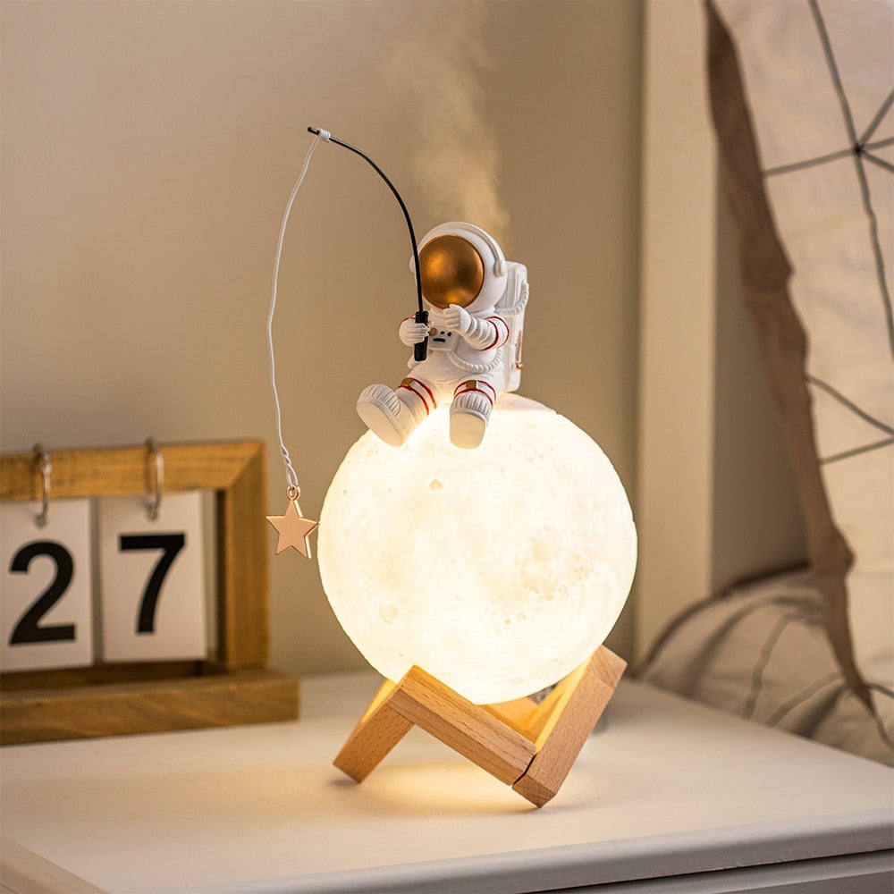 Astronaut On Moon Night Light Humidifier