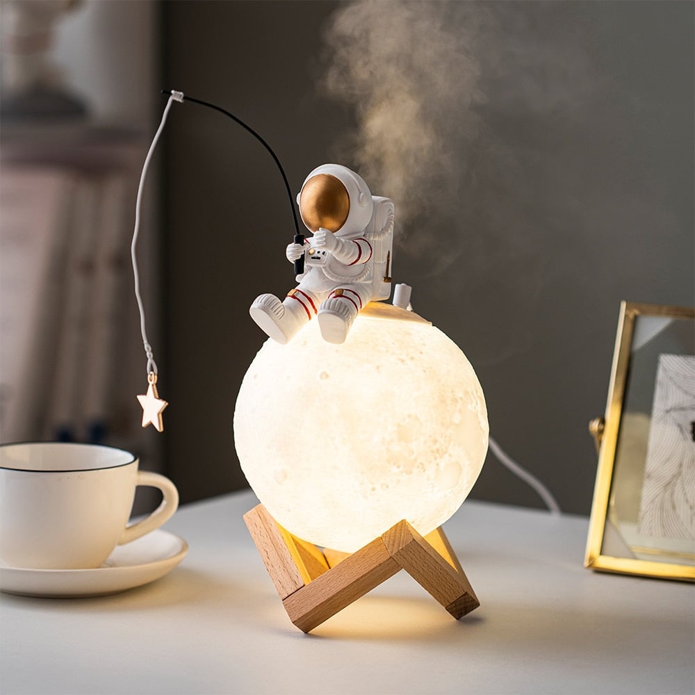 Astronaut On Moon Night Light Humidifier